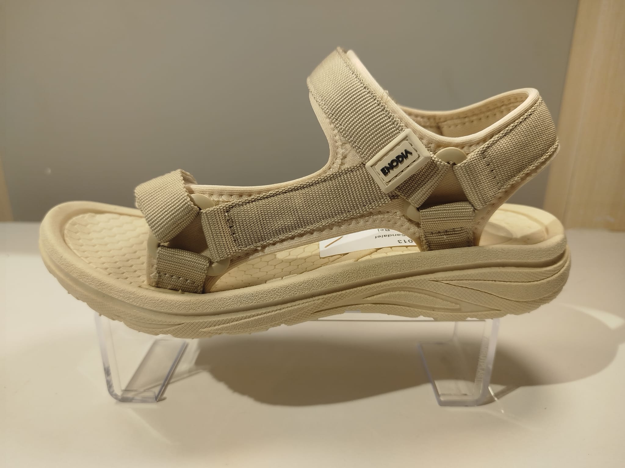 Kadın Bej Outdoor Sandalet - Konforlu ve Dayanıklı Yürüyüş Sandaleti